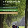 Wandelen op de rand van bos en boerenland